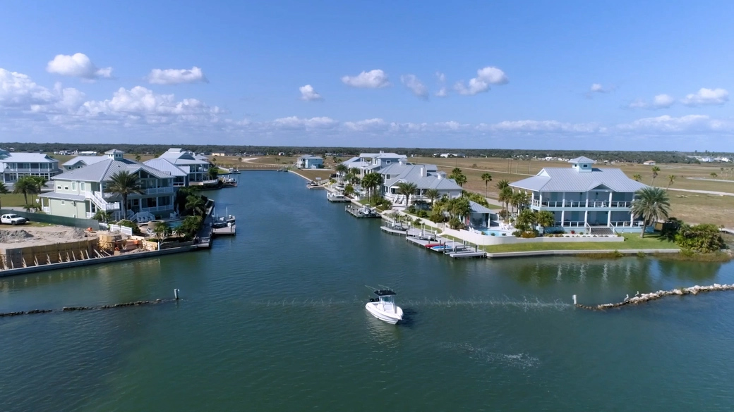 Rockport Fulton area with wide boating canals and private boat slips